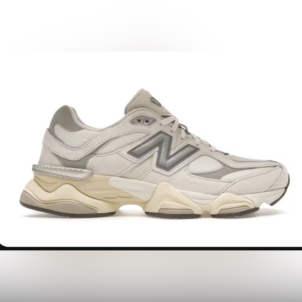 New Balance 9060 SeaSalt White Men’s Size 7 Women’s 8.5